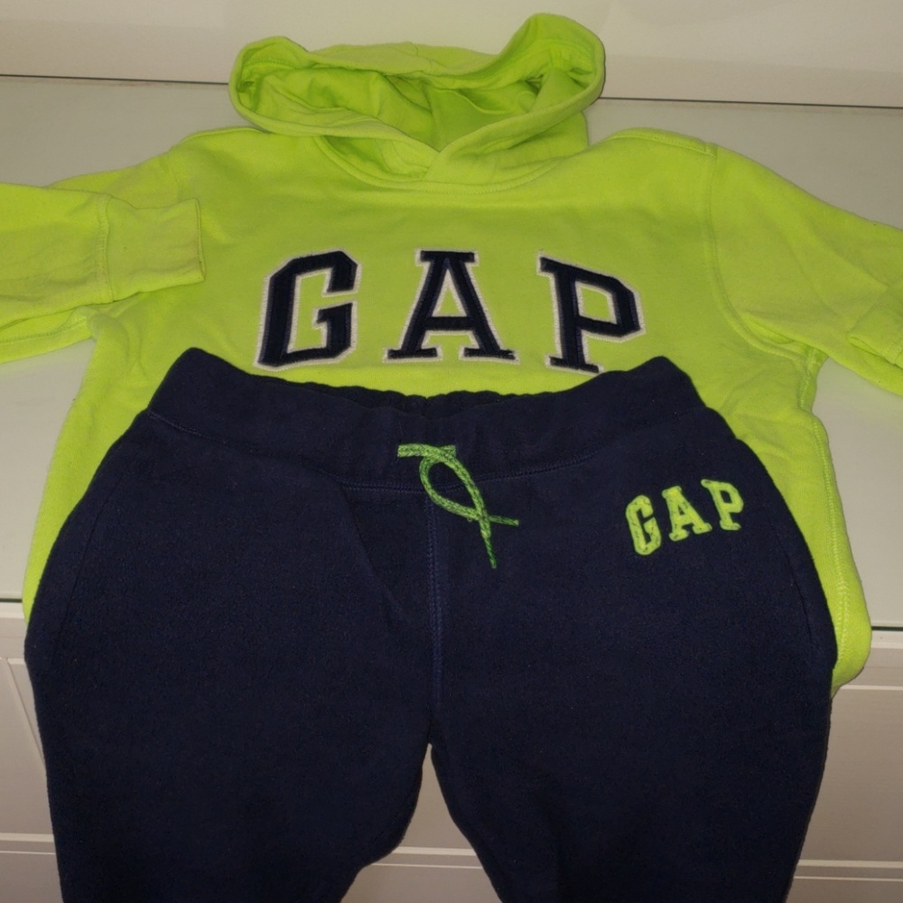 Boy gap sweat pant set top and bottom 8/9